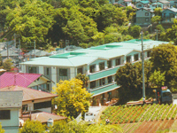 木造3階建 立平葺屋根